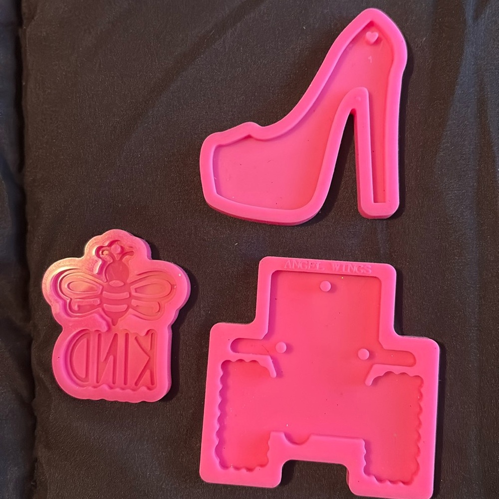 1. Shoe mould
1. Jeep mould
1. Bee Kind mould
